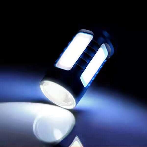 This is a rendering of the H4 and HB2 LED car fog light bulbs showing their white light effect